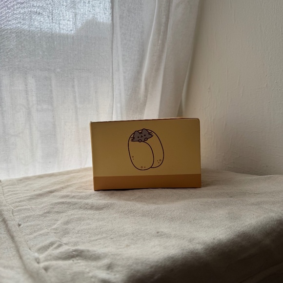 Pusheen Vinyl Figure - Carb Club/Cat Loaf Theme - Picture 2 of 6